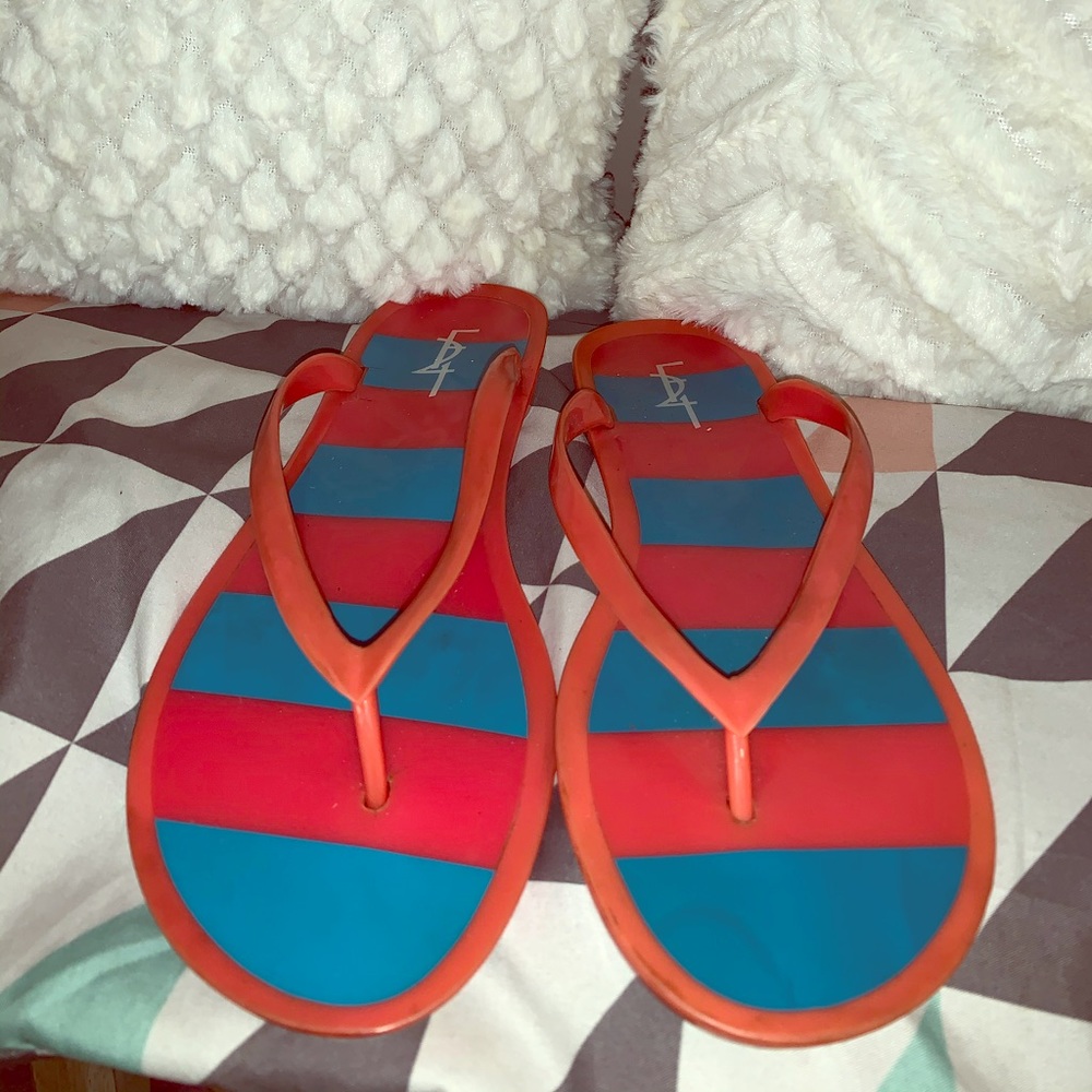 Thong slides
